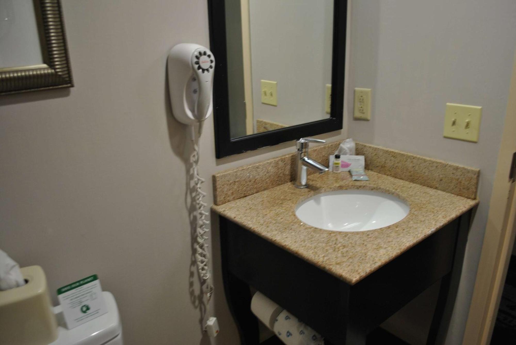Best Western Owego Inn Экстерьер фото